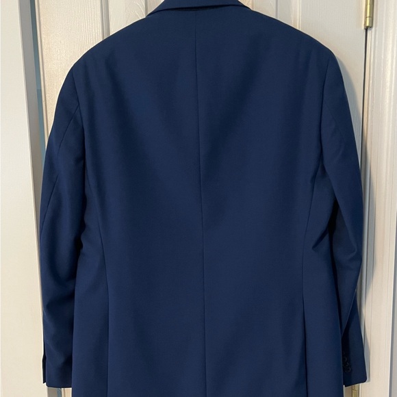 Men’s Micheal Kors Suit - Picture 9 of 13